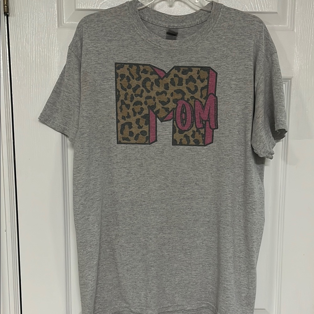 Gray Leopard Print 'MOM' T-Shirt